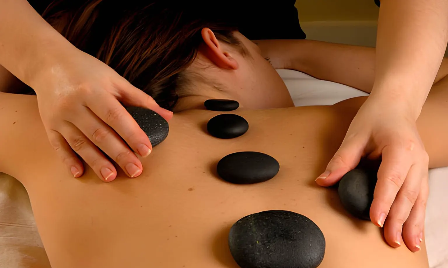 Relaxing hot stone massage Melbourne CBD Relaxing hot stone massage Melbourne CBD