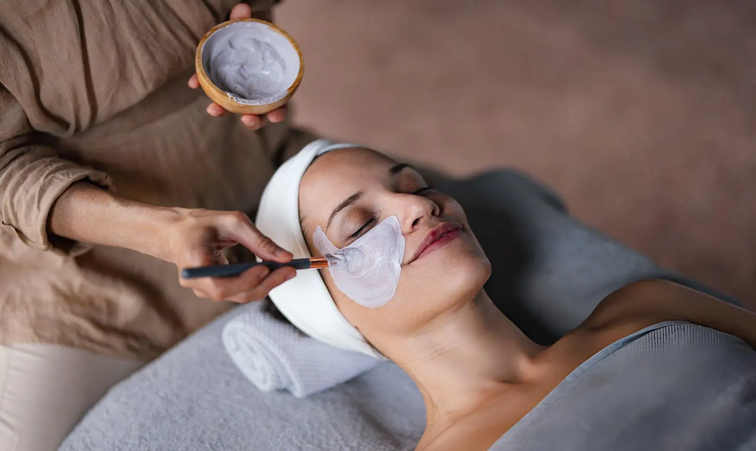 Discover Benefits of Glowing Facial Treatment