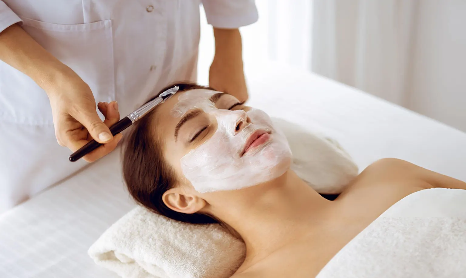 Glowing Facial Treatment Service for Oily Skin